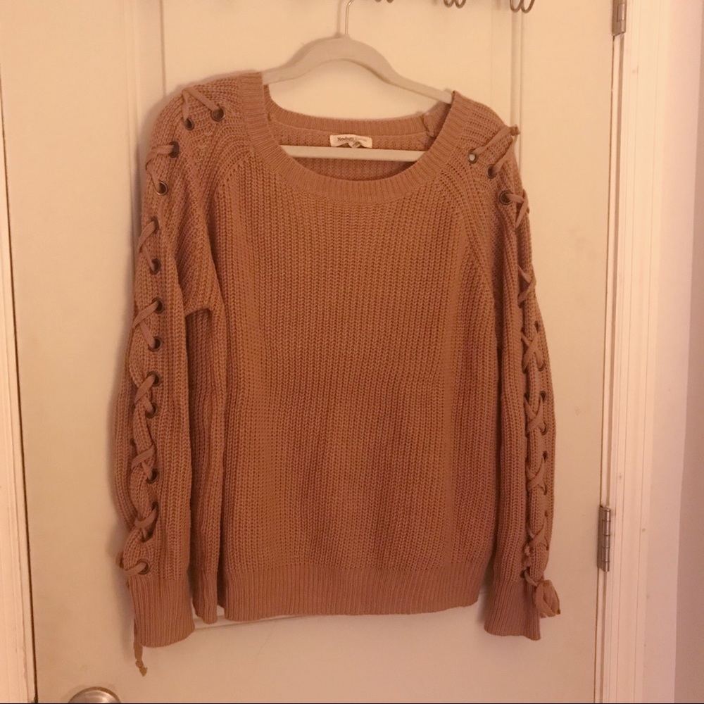 Brown lattice sleeve sweater